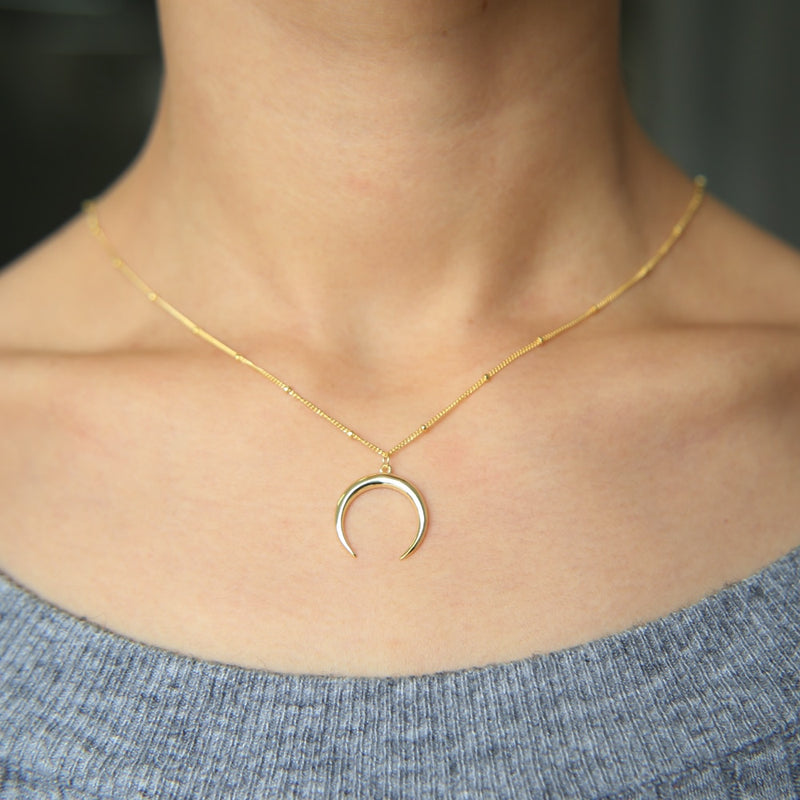 Hot Sale Delicate Moon pendant Necklace Jewelry Curved Moon Necklace Gold color 925 Silver Moon Necklace Jewelry Birthday Gift